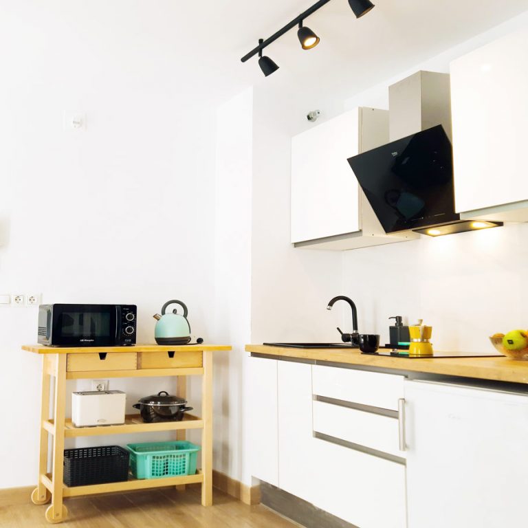 cocina lovely center apartments alameda