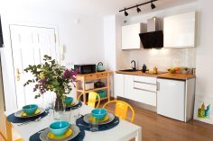 cocina y mesa comedor